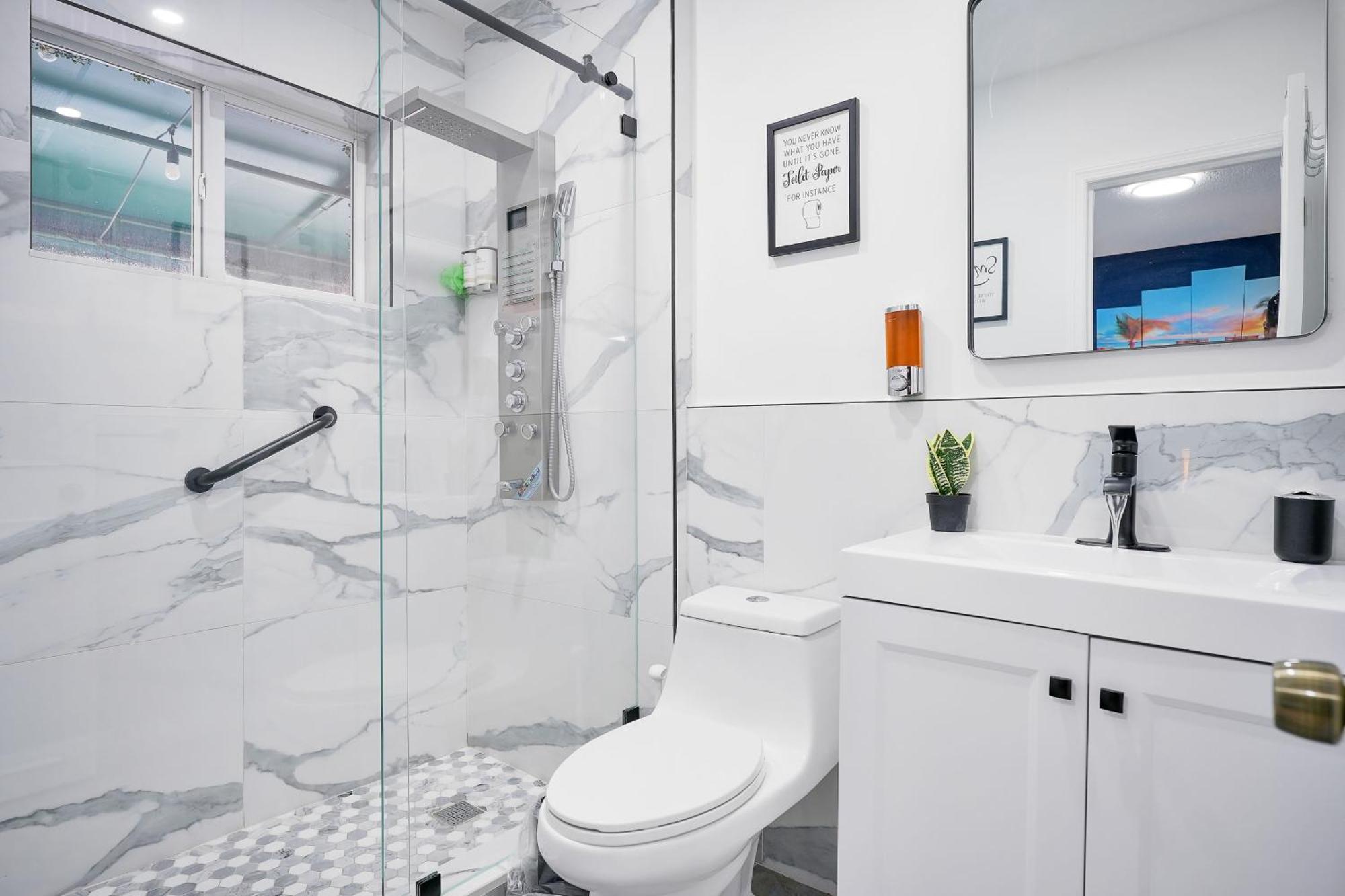 Vacay Spot Happy Escape 15 Min Beach Massage Shower Prime Loc! 6 Blocks Away From Bars, Nite Clubs, Res, Shops Miami Bagian luar foto